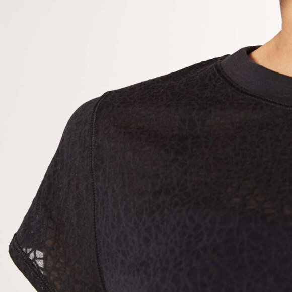Lululemon Hint of Sheer Tee Cropped Top Black - Picture 3 of 10